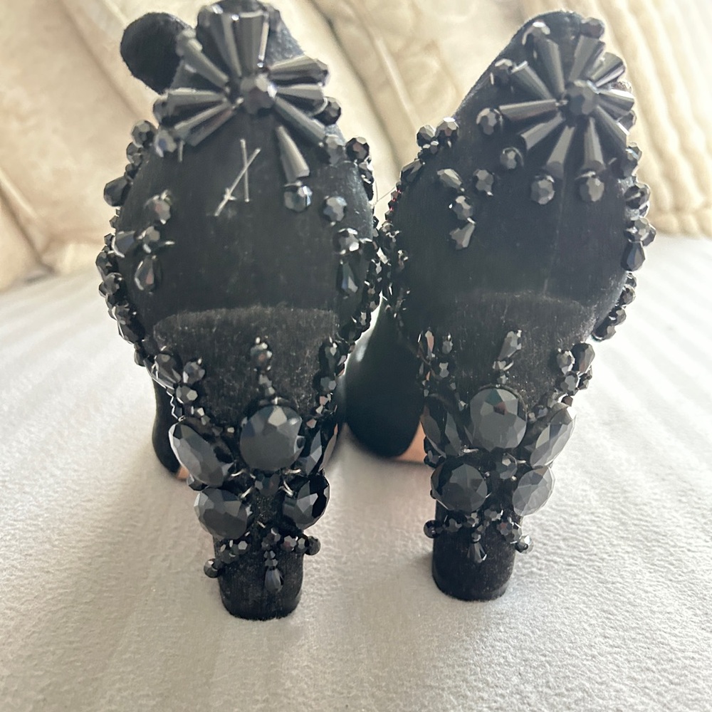Used Dolce Gabbana shoes.